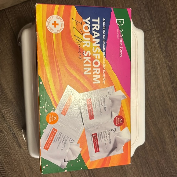 BNWB Dr. Dennis gross transform your skin daily peel pack of 95 - Picture 2 of 4